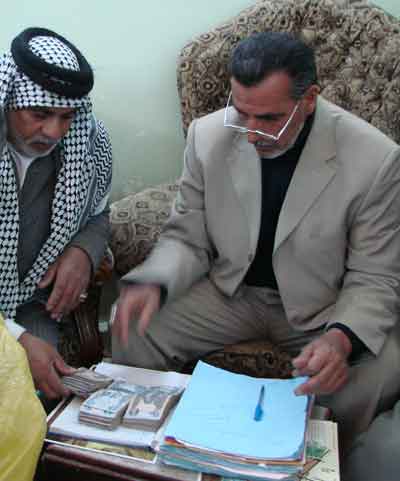 ضمن مشروع التزويج..إدارة العتبة الحسينية المقدسة تساعد 16 شابا آخر