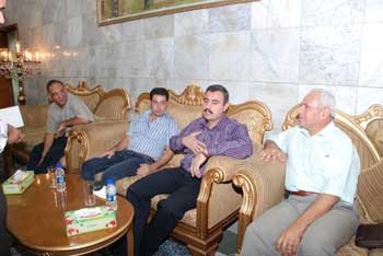 وفد مسيحيي البصرة يزور العتبة الحسينية :بسبب هجرة المسحيين اصبح عددهم (1300) بعد أن كان (3500)