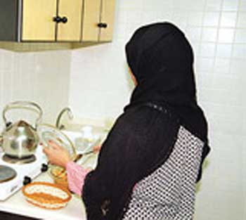 ماذا فعلت الخادمة عند اعداد الشاي بالسعودية؟