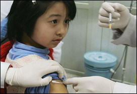 لقاح جديد للحمى الشوکية يعزز من مناعة الاطفال