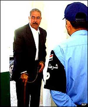 نقل علـي كيمياوي إلى بغداد تمهيدا لإعدامه