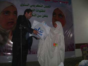 حفل لتكريم الفتيات اليتيمات اللواتي بلغن سن التكليف في كربلاء