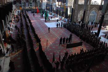 مدينة كربلاء وعتباتها المقدسة تتوشح بالسواد لاستقبال شهر محرم وبدء مراسيم عاشوراء