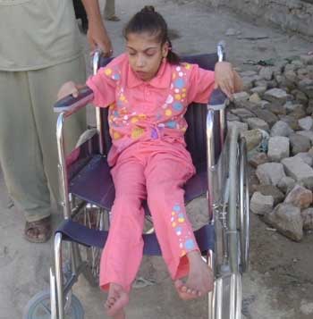 مركز سيد الشهداء (ع) في كربلاء  يوزع الكراسي الخاصة على المعاقين