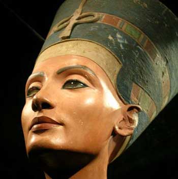 تمثال نفرتيتي عالق بين مصر وألمانيا