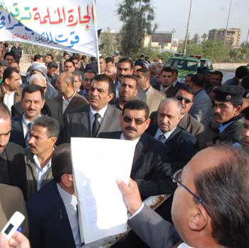 تظاهرة في كربلاء أمام مبنى القنصلية الإيرانية تنديدا لدخول القوات الإيرانية حقل فكة الحدودي