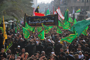 ملايين الزائرين في كربلاء ينهون مراسيم عاشوراء بركضة طويريج المليونية (تقرير مصور )