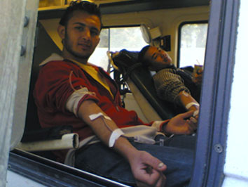 نقابة الصحفيين في كربلاء تنظم حملة تبرع بالدم لمساعدة جرحى تفجيرات الانبار