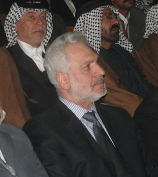 الاديب من كربلاء يتهم دول الجوار بالتآمرعلى النظام السياسي من خلال الابتعاد عن العراق  دبلوماسيا وسياسيا