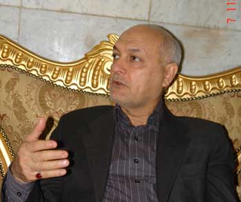 السفير العراقي: الايرانيون ينفون قطعهم لمياه نهر الكارون عن البصرة وقيامهم ببناء منشآت نووية بالقرب من الحدود العراقية.