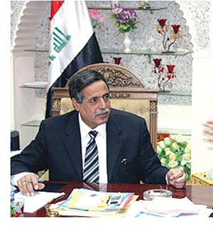 بتر ساق و يد محافظ الأنبار والفريق الطبي يؤكد ان وضعه الصحي  لا يزال حرجا