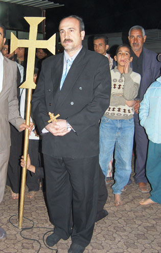 مسيحيون من كندا وبلجيكا يقيمون مجلس عزاء ووجبة طعام احياء لذكرى الحسين بن علي في مدينة الحلة (تقرير مصور)