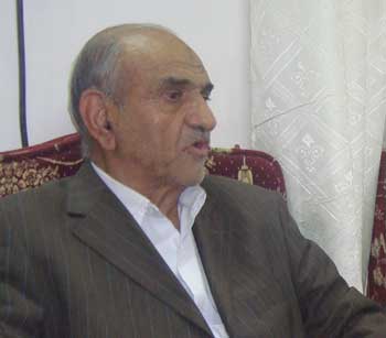 الأديب سلمان آل طعمة يحقق في كتاب لمؤلف مجهول في كربلاء