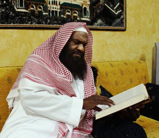 دعوى قضائية لإلقاء القبض على الشيخ عادل الكلباني المتواجد في المانيا