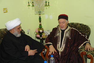 الباحث والمفكر الاسلامي الدكتور محمد التيجاني السماوي يزور العتبة الحسينية المقدسة ويلتقي بامينها العام