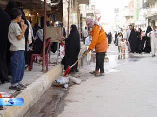 الاف الباعة المتجولين من كافة محافظات العراق يعملون في كربلاء خلال زيارة الاربعين المليونية