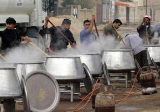 وفاة احد خدمة الامام الحسين نتيجة عمله المتواصل لمدة اسبوع في تقديم الطعام للزوار في المحمودية