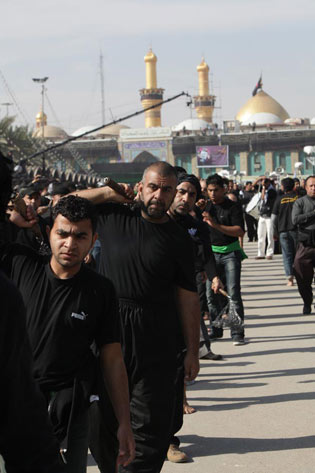 آلاف البحرينيين في «كربلاء» بينهم نوّاب وبلديون و320 فندقا في المدينة ينهي حجوزاته