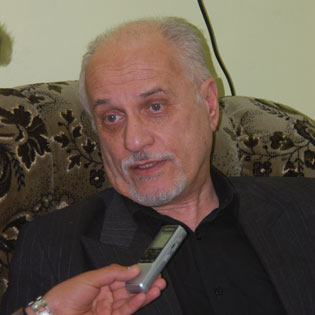 الشهرستاني يدعو حكومة اقليم كردستان الى تسليم واردات نفط الاقليم الى الوزارة المركزية