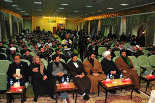 طلبة علوم دينية من اوربا وافريقيا وآسيا يزورون العتبة الحسينية ويلتقون امينها العام (تقرير مصور)