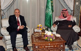 أياد علاوي يلتقي رئيس الاستخبارات السعودية مقرن بن عبد العزيز في الرياض