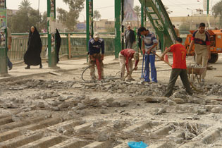 اعادة تاهيل جسر الهند ية القديم بمبلغ (220)مليون دينار (تقرير مصور)