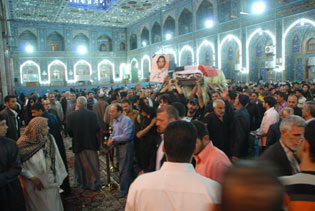 تقرير مصور لتشييع لاعب نادي الامانة (علي جابر ) في الحرم الحسيني بكربلاء