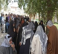 المهجرين في كربلاء يدلون باصواتهم بشكل كثيف