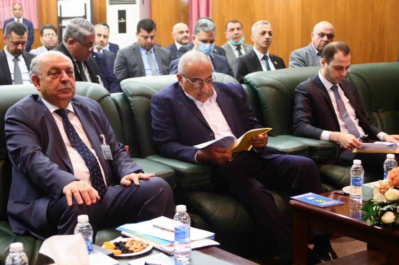 عبد المهدي يتابع اجراءات مواجهة انخفاض أسعار النفط ويوجه "سومو" بعدم البقاء على آلياتها الاعتيادية المتبعة (فيديو)