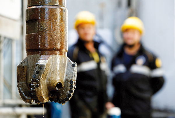 النفط يهوي لأقل من 30 دولار !