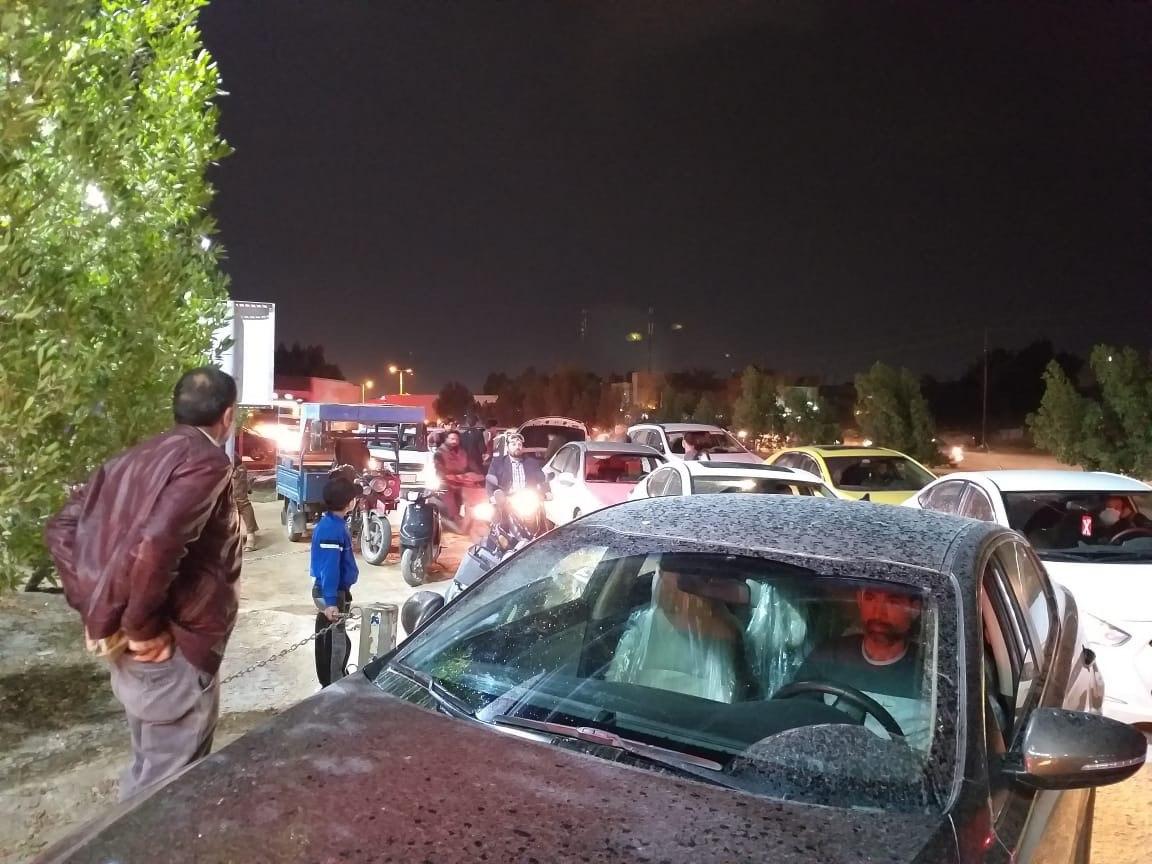 بالصور.. ازدحامات شديدة في محطات تعبئة الوقود بكربلاء بعد قرار الحكومة المحلية باغلاقها