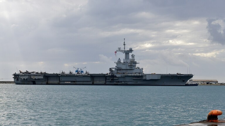 الدفاع الفرنسية تؤكد تسجيل 50 إصابة بكورونا على متن حاملة الطائرات "شارل ديغول"