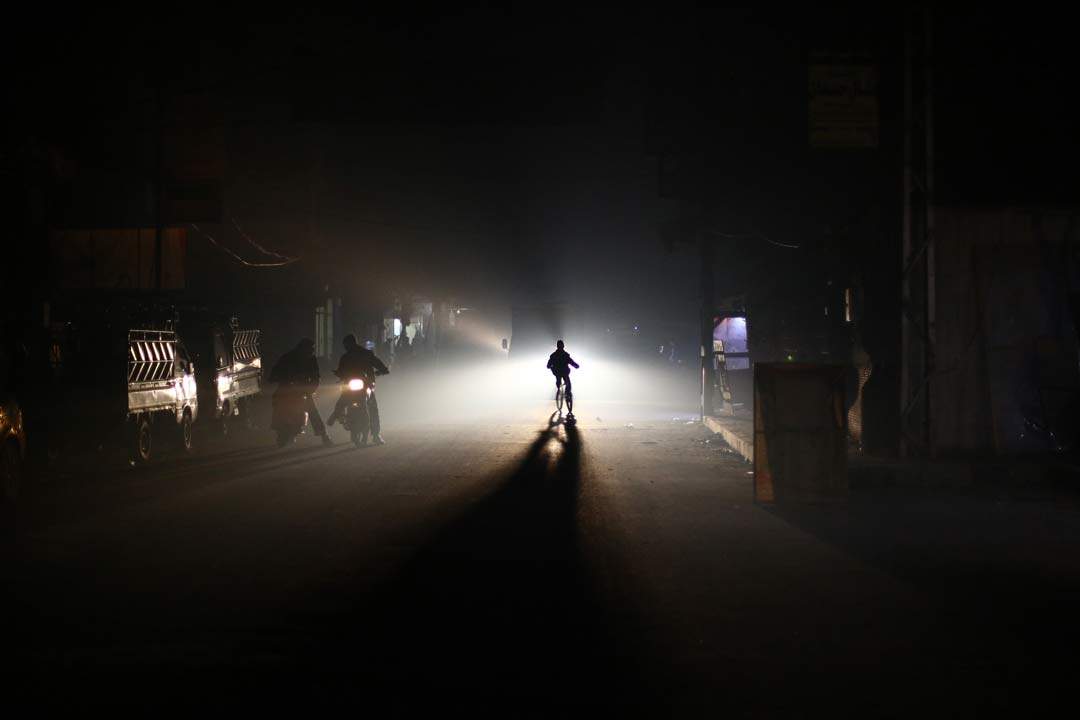 فيديو .. مسؤولية من اطفاء التيار الكهربائي بشكل مجحف عن كربلاء ؟