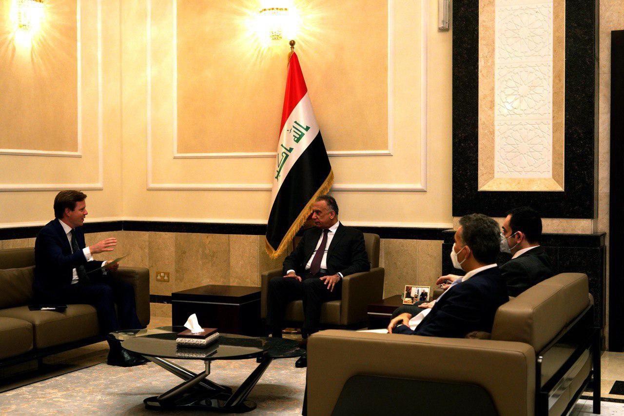 الكاظمي يتسلم رسالة خطية من نظيره البريطاني