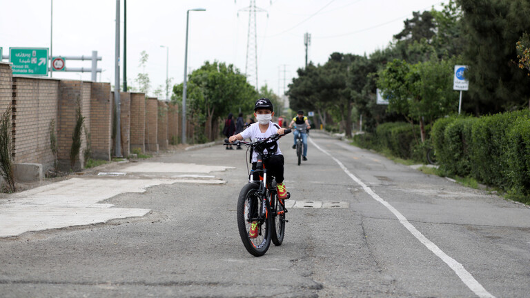 إيران.. انخفاض ملموس في الوفيات اليومية بكورونا واستقرار في الإصابات