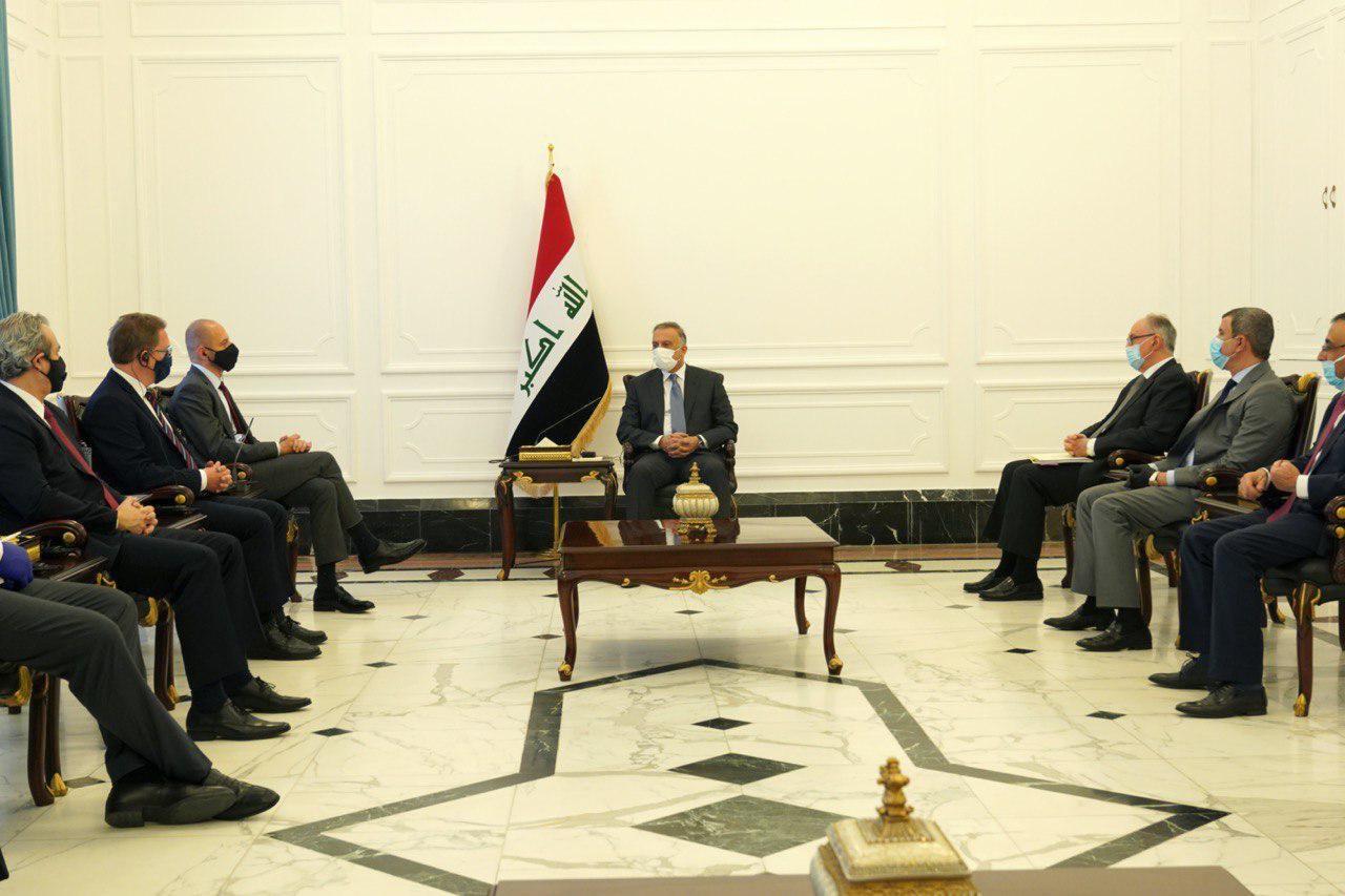 الكاظمي خلال استقباله وفد من شركة سيمينس: الحكومة عازمة على معالجة ملف الكهرباء في العراق (فيديو)