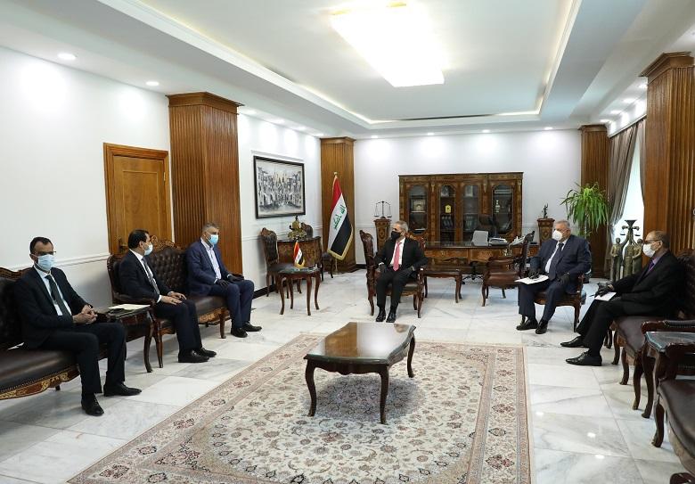 القضاء يباشر التحقيق في موضوع رخص شركات الهاتف النقال بعد دعوى من نائب