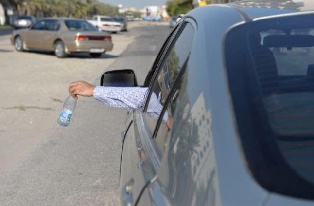 المرور العامة تحدد غرامة رمي النفايات او السكائر او الأوراق في الشارع