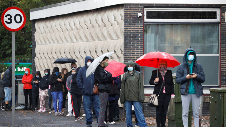 قيود كورونا تدفع الحكومة البريطانية إلى دفع ثلثي رواتب الموظفين