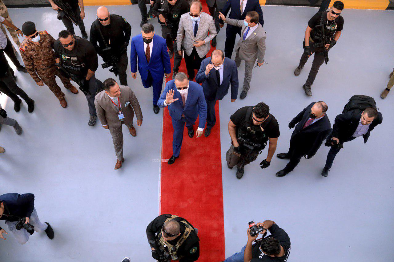 الكاظمي يشدد من ام قصر على أهمية زيادة إيرادات الدولة من المنافذ والموانىء