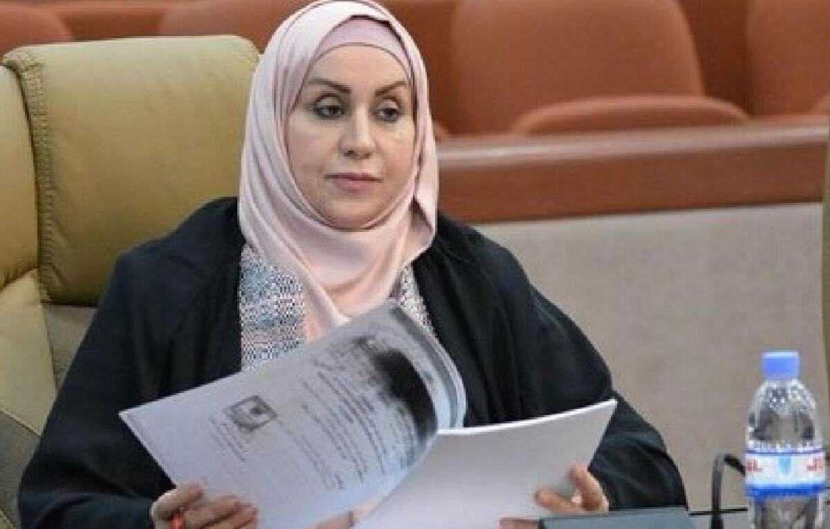 التميمي تسلم الكاظمي مقترحات لحل الأزمة المالية بينها تعديل سلم الرواتب وقاعدة بيانات للموظفين