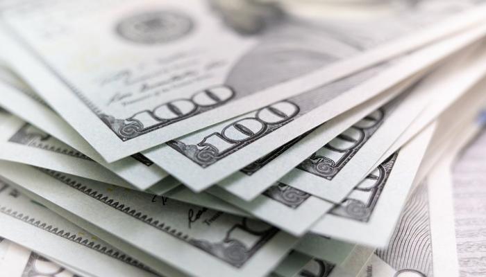 انخفاض سعر صرف الدولار في الأسواق المحلية