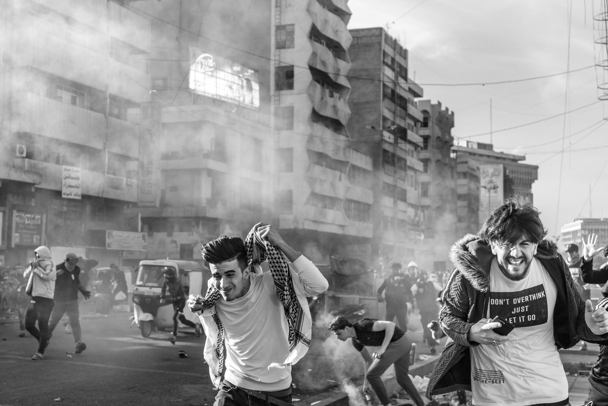 اسوة بشهداء القوات الامنية.. صرف هويات ورواتب لـ70 معاملة لذوي شهداء التظاهرات