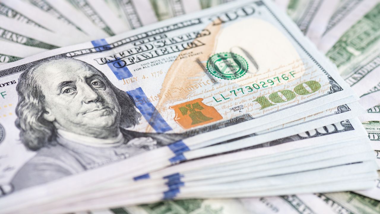 ارتفاع اسعار صرف الدولار الامريكي مقابل الدينار العراقي في الاسواق المحلية