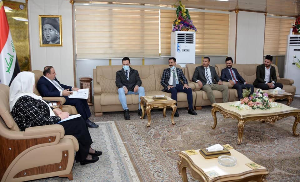 مكافأة مالية لموظفي العقود الجدد في وزارة عراقية