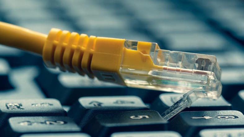 مسؤول حكومي يضع سببين لتردي خدمة الإنترنت بالعراق قياساً باقليم كردستان