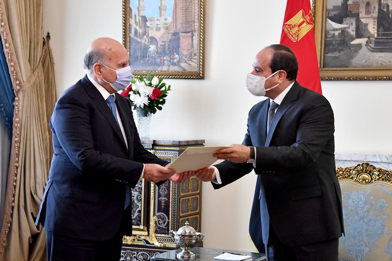 وزير الخارجية يسلّم الرئيس السيسي رسالة موجهة من صالح