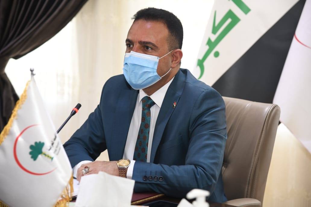 وزير الصحة يضع شرطاً وحيداً للتوقف عن فرض الحظرين الشامل والجزئي