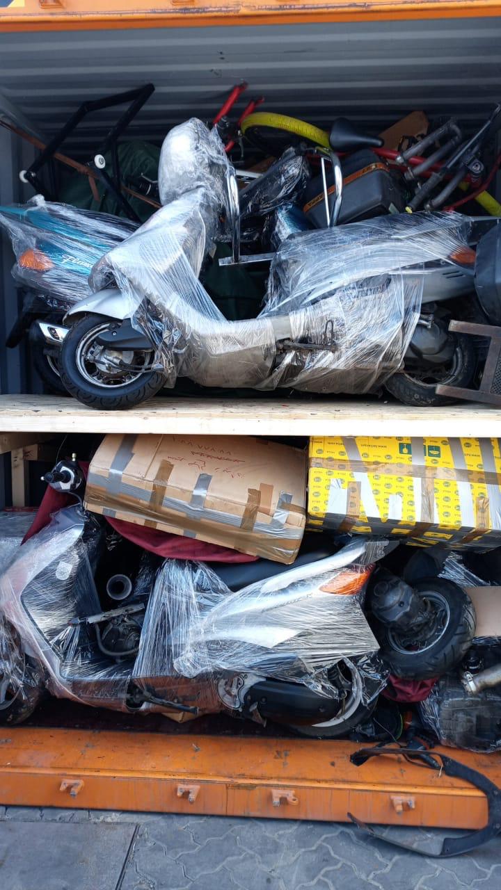 ضبط حاويتين مخالفتين في مركز كمرك ام قصر الشمالي