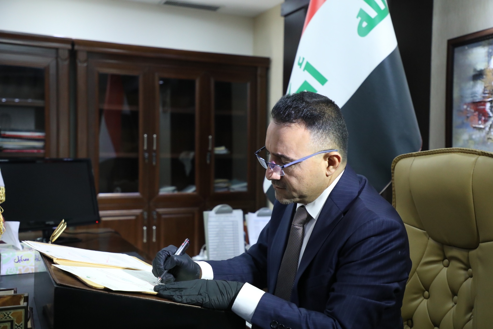 "عاصفة جداً".. وزير الصحة يحذر من الايام المقبلة